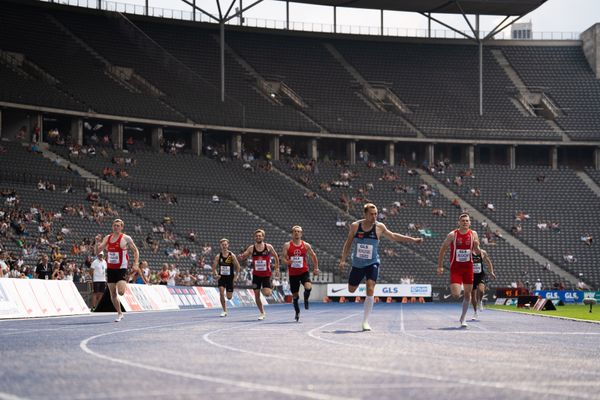 Henrik Krause (LG Olympia Dortmund), Arne Leppelsack (TSV Graefelfing), Fabian Dammermann (LG Osnabrueck), Johannes Floors (TSV Bayer 04 Leverkusen), Marvin Schlegel (LAC Erdgas Chemnitz), Marc Koch (LG Nord Berlin) waehrend der deutschen Leichtathletik-Meisterschaften im Olympiastadion am 25.06.2022 in Berlin